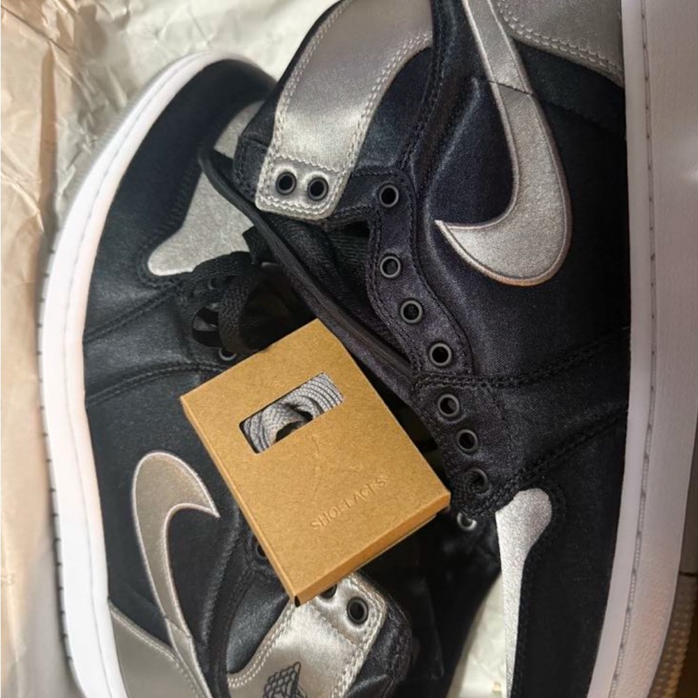 Nike Men's Black and Silver Jordan 1